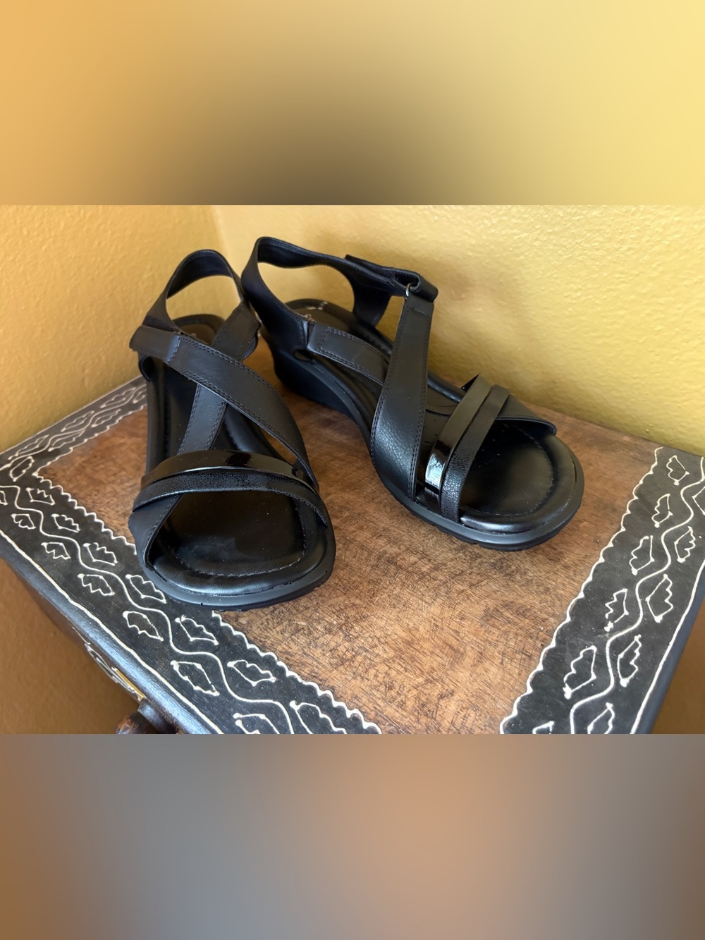 NEW Black Women's Strappy Comfort Sandals by Studio Works - size 8.5